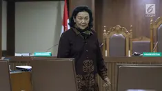 Mantan Sekjen Kemendagri, Diah Anggraeni saat jeda menjadi saksi pada sidang lanjutan dugaan korupsi e-KTP dengan terdakwa Markus Nari di Pengadilan Tipikor, Jakarta, Rabu (11/9/2019). Sidang mendengar keterangan saksi-saksi, salah satunya Diah Anggraeni. (Liputan6.com/Helmi Fithriansyah)