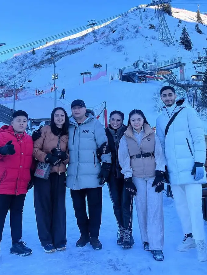 Liburan Akhir Tahun Keluarga Krisdayanti di Swiss