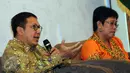 Menteri Agama Lukman Hakim Saifuddin (kiri) memberi pernyataan saat seminar Kekuatan Perempuan Inspirasi Perubahan di Jakarta, Sabtu (23/4/2016). Diskusi ini bagian peringatan 2 tahun gerakan Saya Perempuan Anti Korupsi. (Liputan6.com/Helmi Fithriansyah)