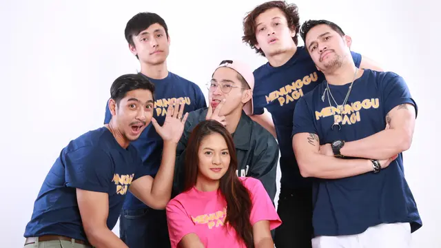 [Fimela] Media visit pemain film Menunggu Pagi