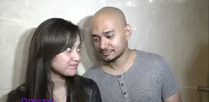 Husein Alatas semakin mesra dengan Zahira, cucu Elvy Sukaesih. Kemesraan itu terlihat di konser God Bless beberapa waktu lalu.