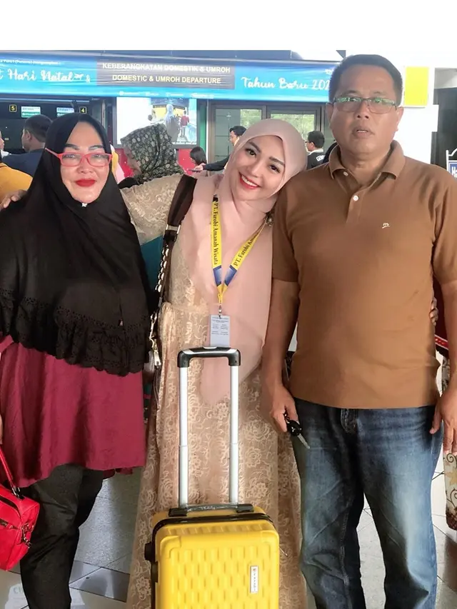 6 Potret Chacha Sherly Eks Trio Macan saat Kenakan Hijab, Tampil Anggun Menawan