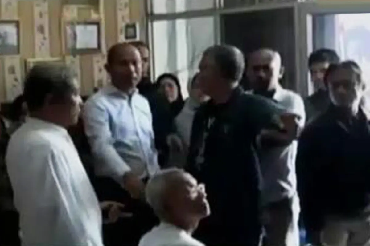 Kilas indonesia: Diduga Tertipu, Jemaah Sandera Biro Umrah