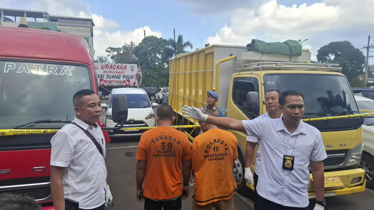 Polresta) Bandar Lampung meringkus dua pelaku pengoplos bahan bakar minyak (BBM) jenis Pertalite yang dijual menjadi jenis Pertamax.