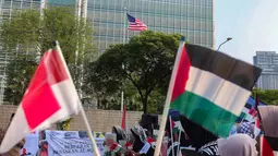 Massa AQSA Working Group (AWG) menggelar Aksi Jumat Nasional di depan Kedutaan Besar Amerika Serikat di Jakarta, Jumat, 21 Agustus 2026,. (KLY/ Arie Basuki)