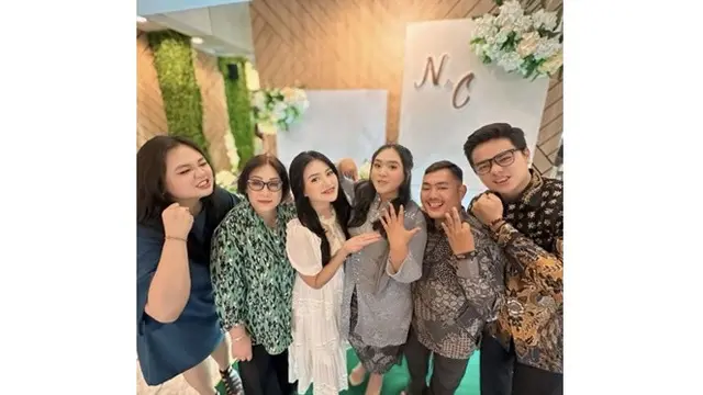 6 Momen Pertunangan Nadya Adik Nathalie Holscher, Berlangsung Intimate