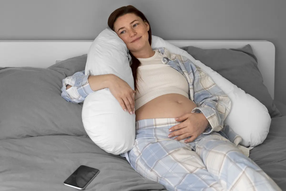 Mengenal Maternity Pillow dan Fungsinya bagi Kenyamanan Ibu Hamil