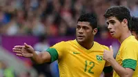 Hulk dan Oscar tampil di Timnas Brasil. (Voetbal International)
