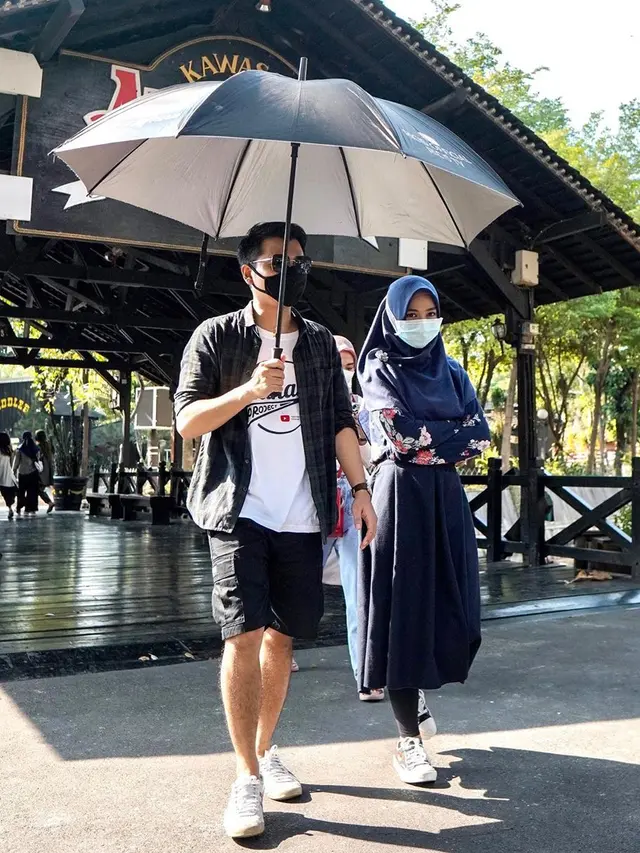 7 Potret Mesra Ria Ricis dengan Artis TikTok Reza Surya, Didoakan Berjodoh
