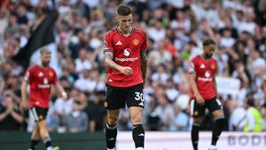 Pemain Manchester United, Benjamin Sesko, saat pertandingan melawan Fulham di pekan kedua Premier League 2025/2026 di Craven Cottage, Minggu (24/8/2025) malam WIB. Laga tersebut berakhri imbang 1-1. (JUSTIN TALLIS / AFP)