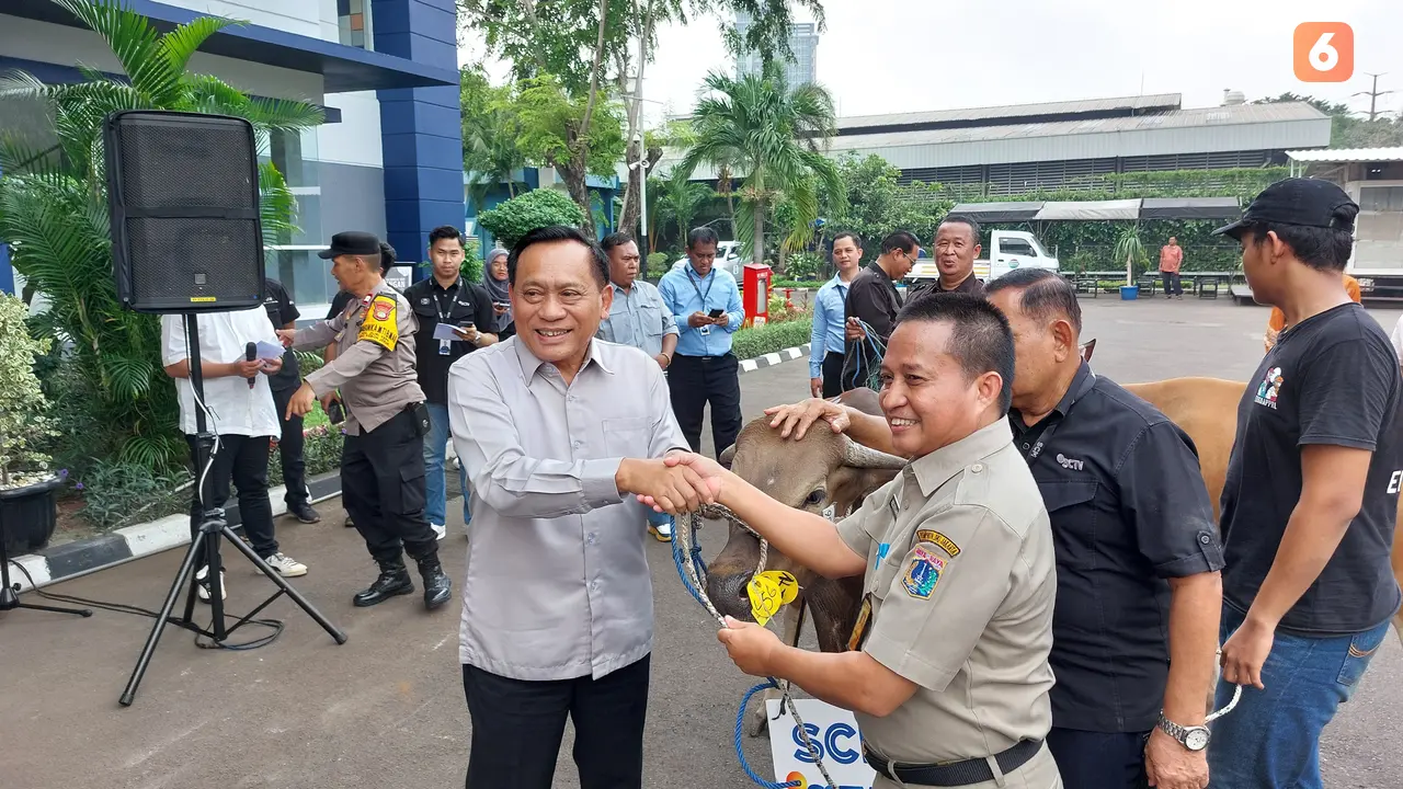 SCM Tebar Kebahagiaan Idul Adha, Bagikan Hewan Kurban untuk Masyarakat Sekitar