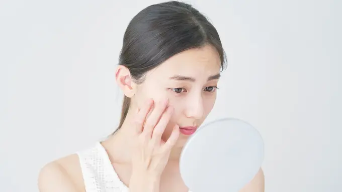 4 Cara Menghilangkan Kerutan di Area Mata