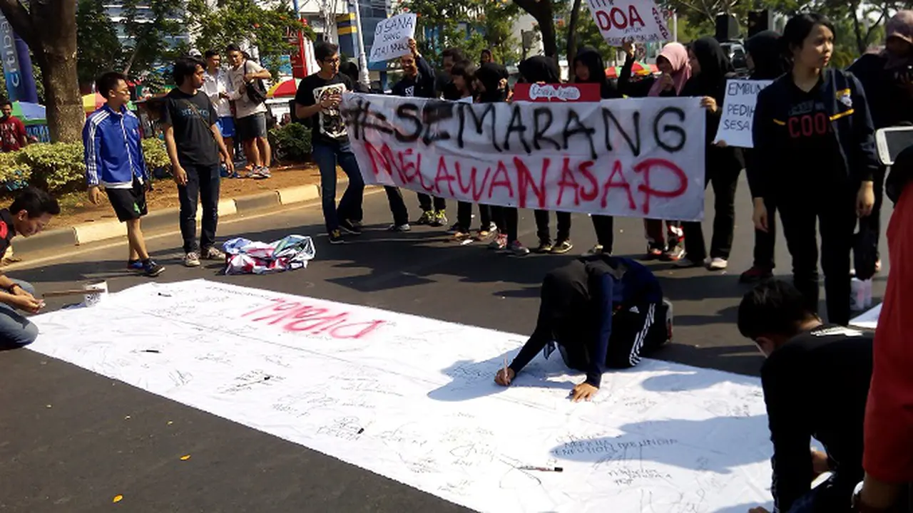 Mahasiswa Undip Gelar Aksi #SemarangMelawanAsap