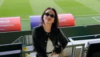 Potret Jennifer Coppen Nonton Justin Hubner Bertanding di Stadion