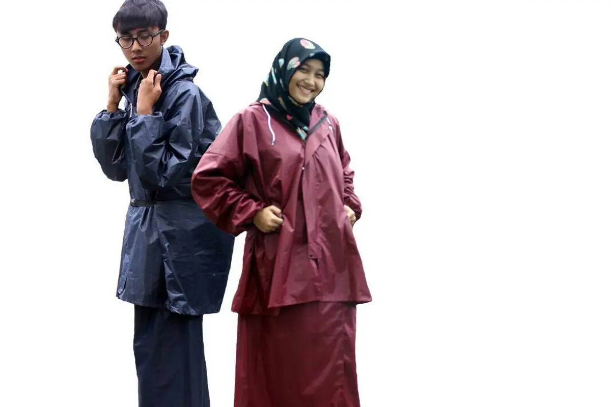 Bebas Basah Atas Bawah dengan Jas Hujan Multifungsi Kreasi UGM
