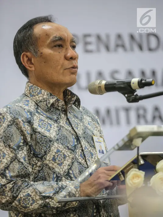 Direktur Retail Banking Bank Mandiri Donsuwan Simatupang memberikan sambutan sebelum penandatanganan perjanjian kerja sama di Jakarta, Rabu (4/9/2019). Kerja sama ini sebagai bentuk sinergitas BUMN antara Bank Mandiri dengan PT Timah. (Liputan6.com/Faizal Fanani)