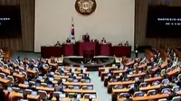 Presiden Korea Selatan dimakzulkan setelah skandal pemerasan.