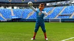 Skillzy, maskot resmi Piala Eropa 2020 berpose saat presentasi di Stadion Saint Petersburg, Rusia (27/3). Kota Saint Petersburg akan menyelenggarakan empat pertandingan termasuk pertandingan perempat final selama UEFA Euro 2020. (AFP Photo/Olga Maltseva)