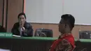 Pelaku pembunuhan Ade Sara, Ahmad Imam Al Hafitd saat sidang pembacaan vonis di PN Jakarta Pusat, Selasa (9/12/2014). (Liputan6.com/Herman Zakharia)