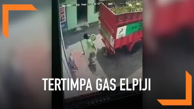 VIDEO: Apes, Pria Tertimpa Gas Elpiji hingga Pingsan