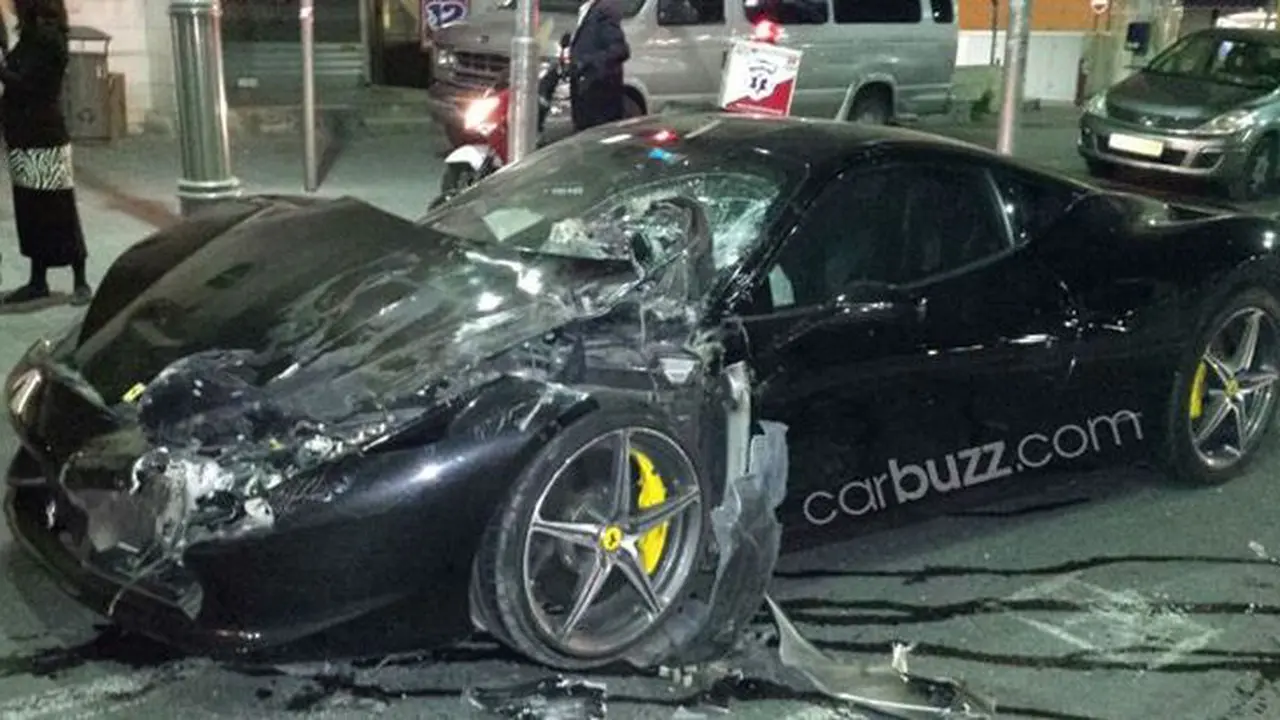 Ugal-ugalan, Ferrari 458 Italia Temui Ajal di Jerussalem
