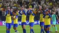 Bintang Al-Nassr, Cristiano Ronaldo bersama rekan-rekannya merayakan kemenangan atas Al-Baten pada lanjutan Liga Arab Saudi 2022/2023, Sabtu (4/3/2023) dini hari WIB. (Instagram @Cristiano)