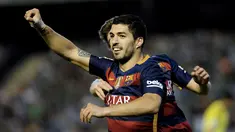 Barcelona menaklukkan Real Betis 2-0 dalam laga La Liga Spanyol di Stadion Benito Villamarin, Sevilla, Minggu (1/5/2016) dini hari WIB. Dua gol Barcelona dicetak oleh Ivan Rakitic dan Luis Suarez. (AFP/Cristina Quicler)