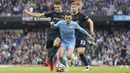 Juara bertahan Liga Inggris Manchester City memetik kemenangan meyakinkan saat menjamu Burnley pada pekan ke-8 Premier League 2021/2022, Sabtu (16/10/2021). (AP/Jon Super)