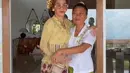 Penampilan yang berbeda dari biasanya ini juga berhasil bikin pangling. Tak sedikit orang yang kagum dengan Bunda Corla saat mengenakan kebaya adat Bali. Ia nampak begitu ceria dengan senyum yang khas. (Liputan6.com/IG/@corla_2)