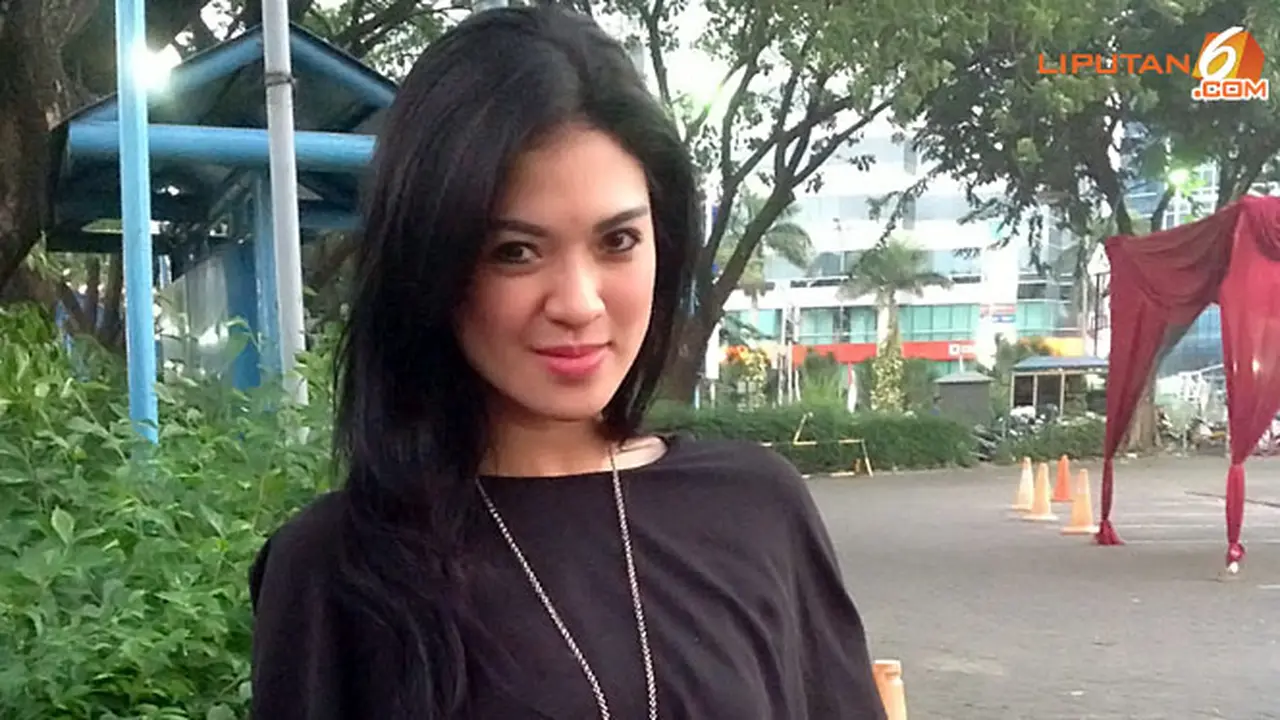 delia-septianti-131108b.jpg