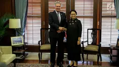 Menlu RI, Retno Marsudi menerima kunjungan Menteri Luar Negeri Luxemburg Jean Asselborn di Gedung Kemenlu, Jakarta, Selasa (30/5). Dalam kunjungannya Jean dan Menlu Retno membahas kerja sama dalam bidang keuangan dan investasi (Liputan6.com/Faizal Fanani)