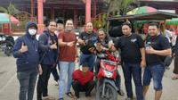 APS saat diringkus aparat kepolisian usai melakukan aksi penjambretan di Kota Samarinda. (Liputan6.com/Istimewa)