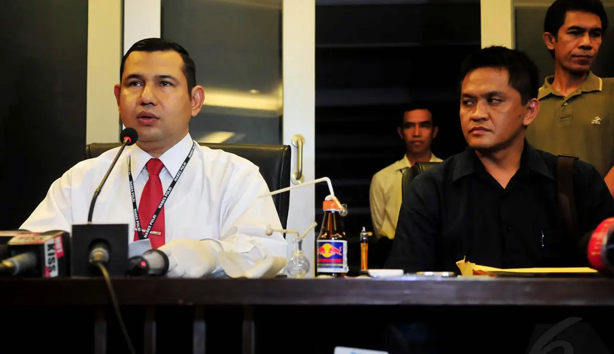 Direktorat Narkotika Polri menggelar barang bukti narkoba milik Tessy Srimulat di Mabes Polri, Jakarta, Rabu (29/10/2014). (Liputan6.com/Johan Tallo)