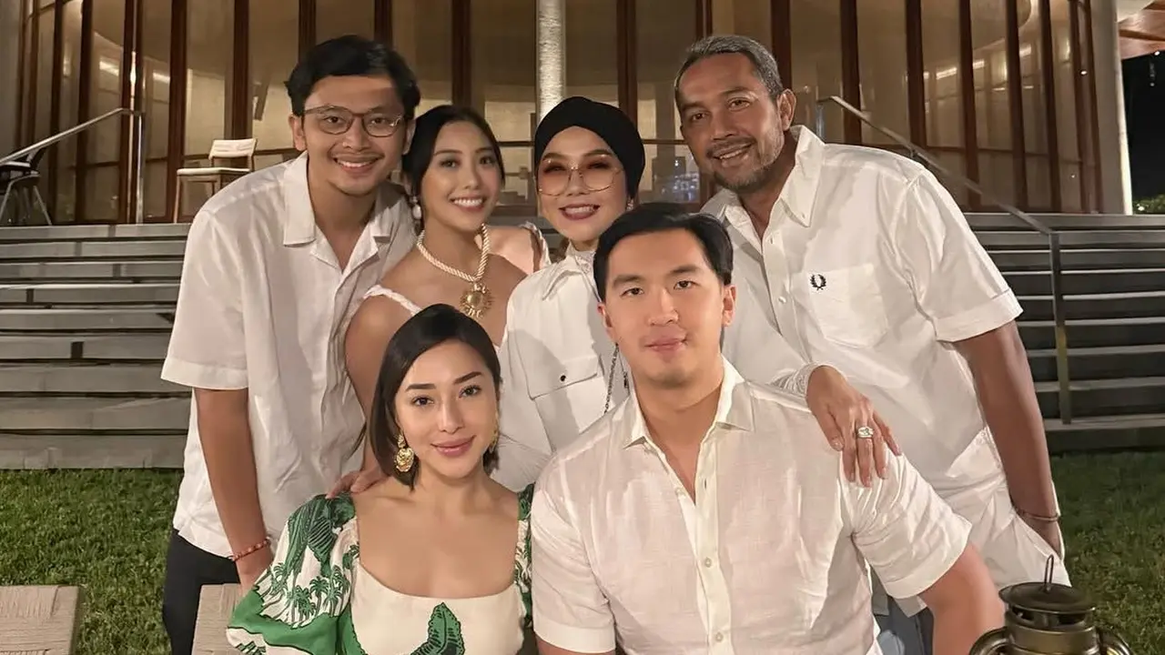 Nikita Willy Rayakan Ulang Tahun ke-31 di Labuan Bajo