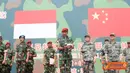 Citizen6, China: Danjen Kopassus Mayjen TNI Wisnu Bawa Tenaya dan Kepala Staf Kodam Jinan (China) Mayjen Ma Qiu Xing secara resmi membuka Latma Sharp Knife Ke - 2 2012, di Pangkalan Latihan Terpadu Jinan China, Selasa (3/7). (Pengirim: Badarudin Bakri).
