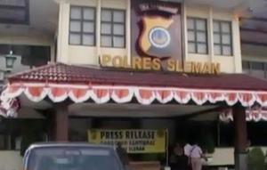 Kapolres Sleman melarang jajaran bermain Pokemon Go.