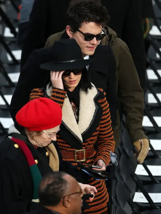 Katy seakan belum bisa berpaling dari mantan pacarnya itu, meskipun ia sempat menjalin cinta bersama Orlando Bloom. Begitu juga dengan John yang selalu menaruh harapan kembali brasama Katy semenjak putus. (AFP/Bintang.com)