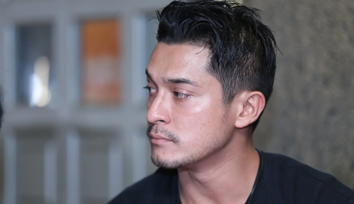 Bukan terkait soal honor, Miller Khan mengaku banyak pertimbangan ingin fokus pada kariernya di layar lebar. Bahkan, untuk sementara ini, pemeran kelahiran Johor Malaysia itu enggan menerima tawaran untuk bermain sinetron. (Adrian Putra/Bintang.com)