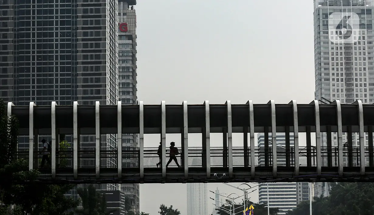 Keputusan tersebut diambil sejalan dengan pencabutan status public health emergency of international concern (PHEIC) untuk COVID-19 yang dilakukan oleh Badan Kesehatan Dunia atau WHO. (Liputan6.com/Johan Tallo)