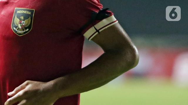 Pita Hitam Tanda Duka Masih Dikenakan Pemain Timnas U-17 Indonesia Saat Hadapi Uni Emirat Arab