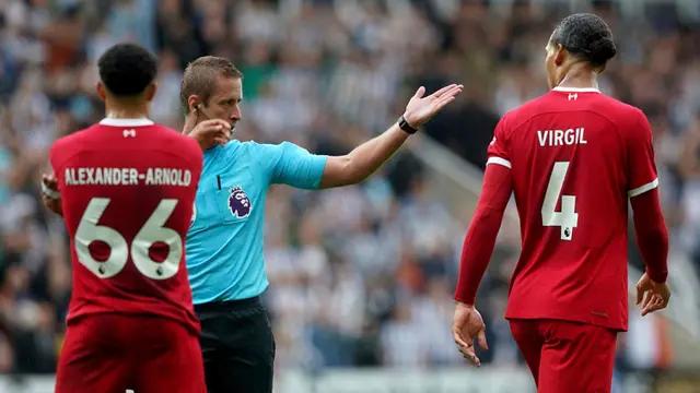 Liverpool Beruntung Trent Alexander-Arnold Tidak Kena Kartu Merah