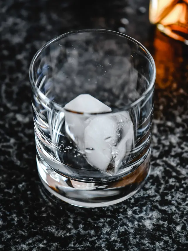 Minuman Berkarbonasi dan Es Batu