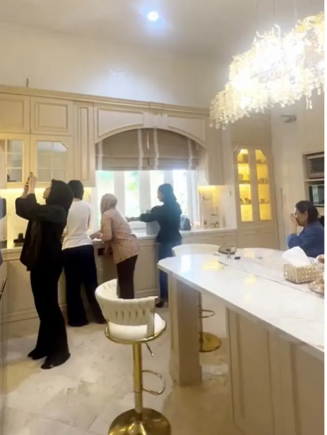 8 Potret Dapur Rumah Krisdayanti Usai Renovasi, Desain Klasik Modern