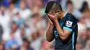 Ekspresi kekecewaan dari bintang Manchester City, Sergio Aguero usai takluk 1-4 dari Tottenham pada laga Liga Inggris di Stadion White Hart Lane, London, Sabtu (26/9/2015). (Action Images via Reuters/Tony O'Brien)