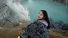 Melalui akun Instagram, Natasha Wilona tampak membagikan momen liburannya di Kawah Ijen. Unggahan Natasha Wilona pun langsung mencuri perhatian netizen. (Liputan6.com/IG/@natashawilona12)