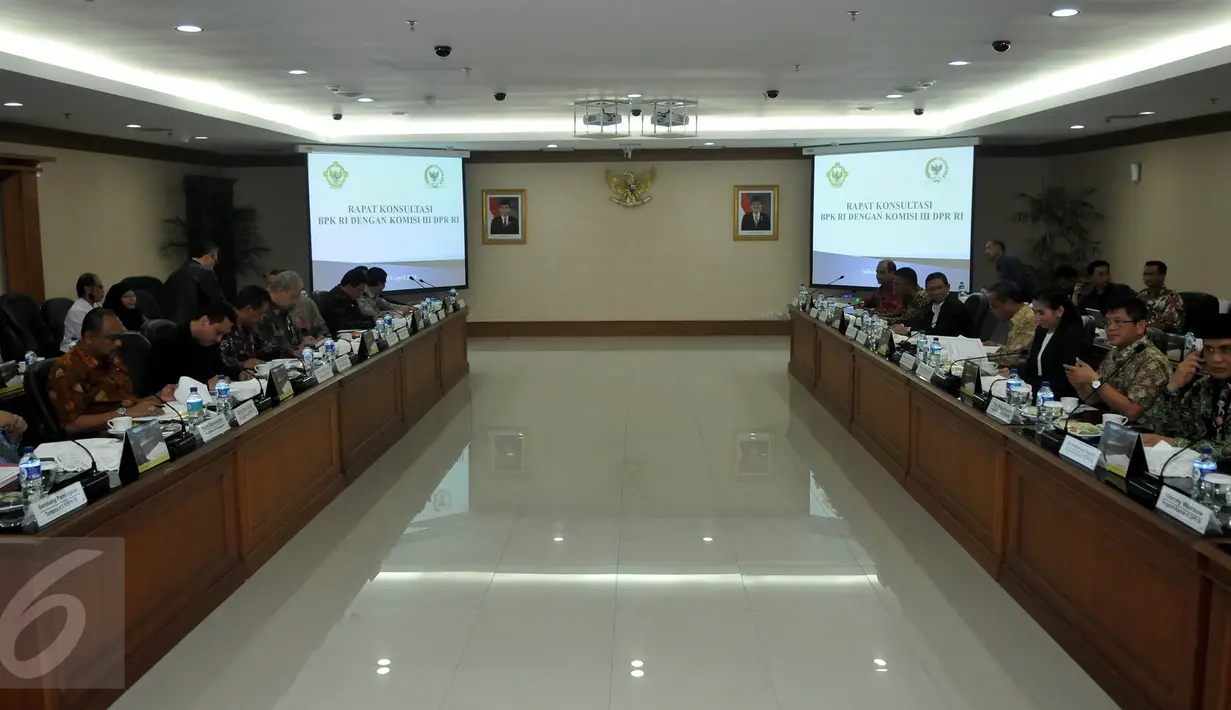 Komisi III DPR berkunjung ke Badan Pemeriksa Keuangan (BPK) di Jakarta, Selasa (19/4). Kedatangan mereka untuk melakukan rapat konsolidasi dengan BPK terkait hasil audit pembelian RS Sumber Waras oleh Pemprov DKI. (Liputan6.com/Johan Tallo)
