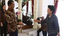 Presiden Joko Widodo (Jokowi) menyambut kedatangan Wakil PM Tiongkok Liu Yandong di Istana Merdeka, Jakarta, Rabu (29/11). Kunjungan membahas sejumlah agenda Pertemuan Tingkat Tinggi Hubungan Antarmasyarakat antar kedua negara. (Liputan6.com/Angga Yuniar)