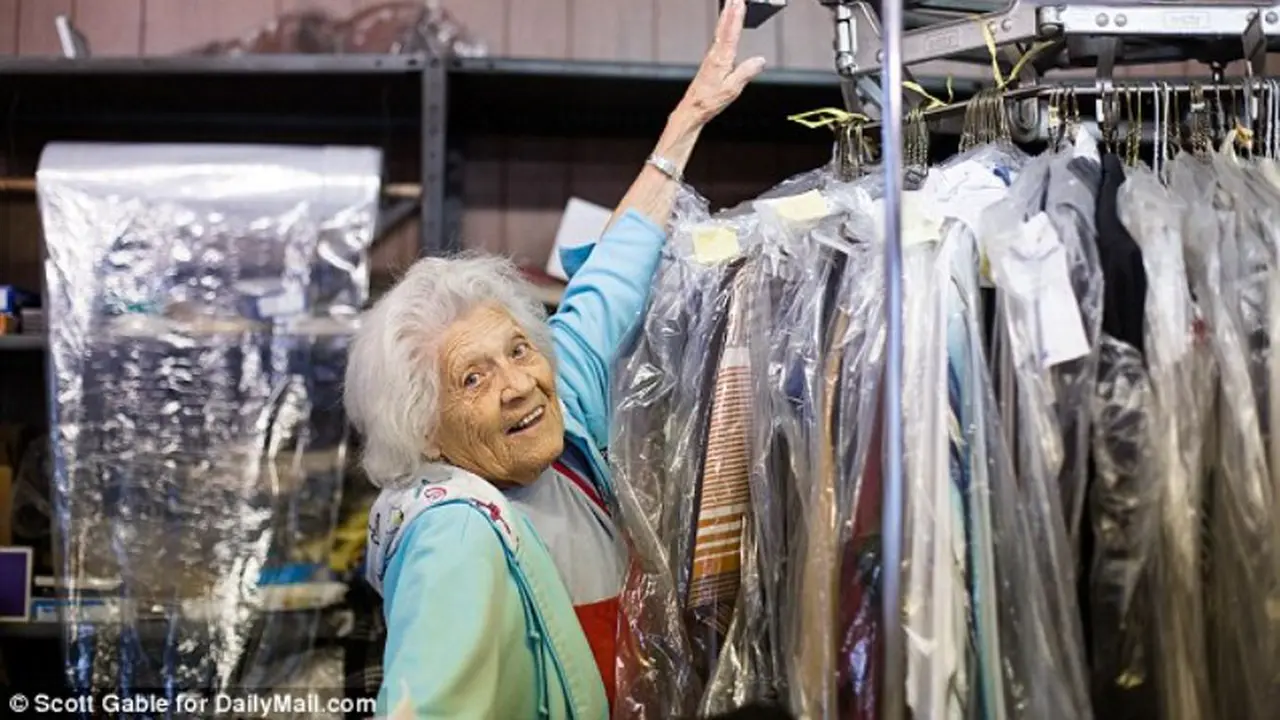 Nenek Ini Masih Aktif Kerja 11 Jam Sehari Walau Usia Seabad