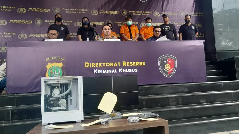Polda Metro Jaya menggelar konferensi pers terkait kasus penyebaran konten baju bekas impor bisa dibawa pulang.