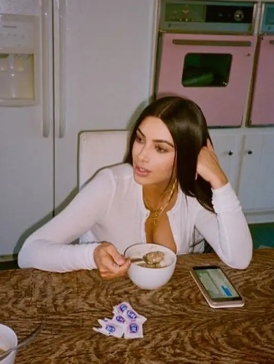 Selain itu, Shepherd juga mengatakan bahwa saat itu ia tengah bersama Kourtney dan sedikit mabuk. Namun setelah mendengar itu, keduanya langsung buru-buru menuju ke rumah. (Instagram/kimkardashian)